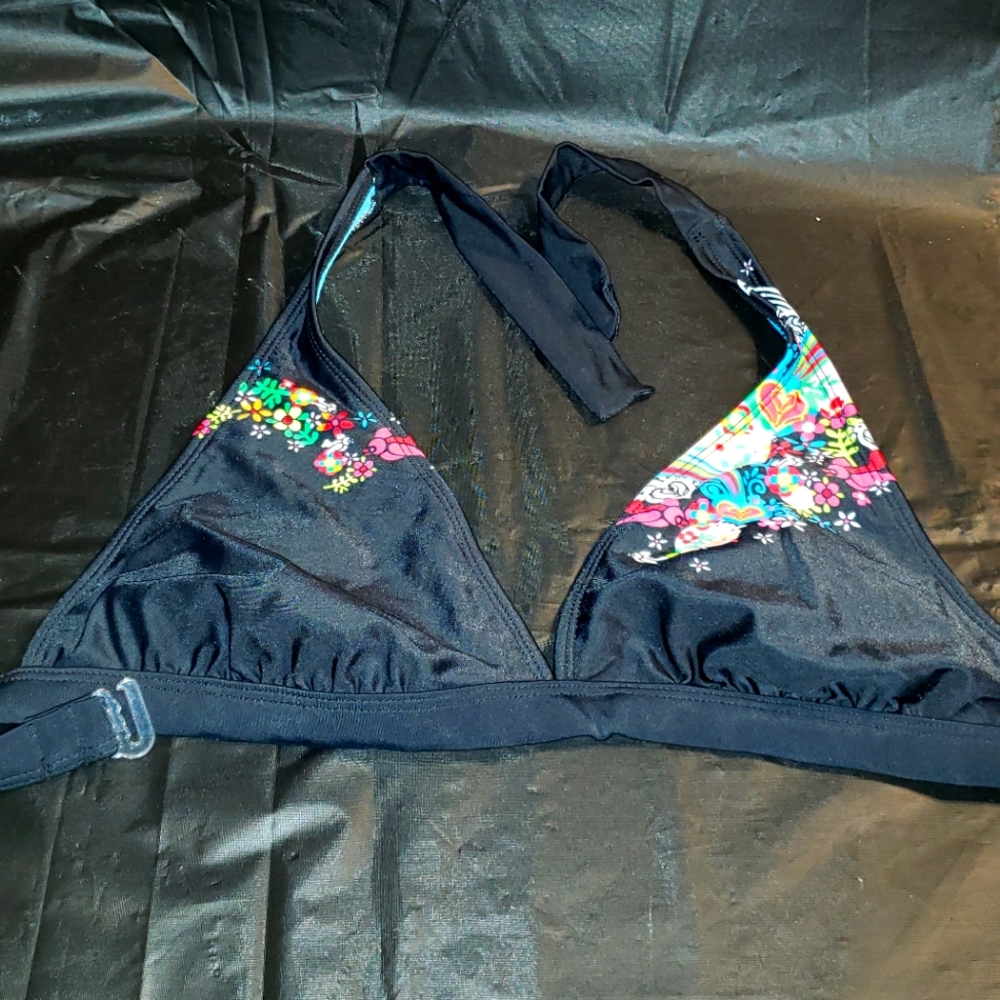 Swim suit top size medium